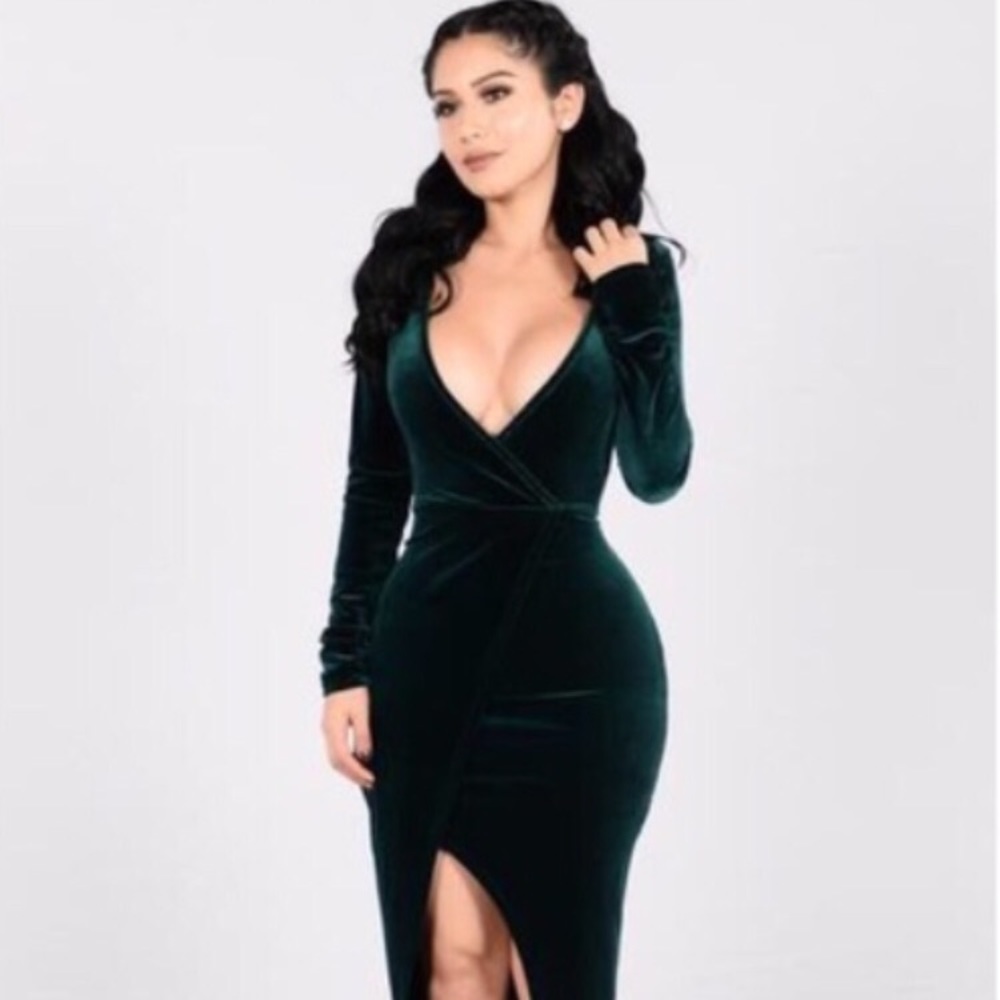 Fashion nova velvet dress Never worn but no tags.